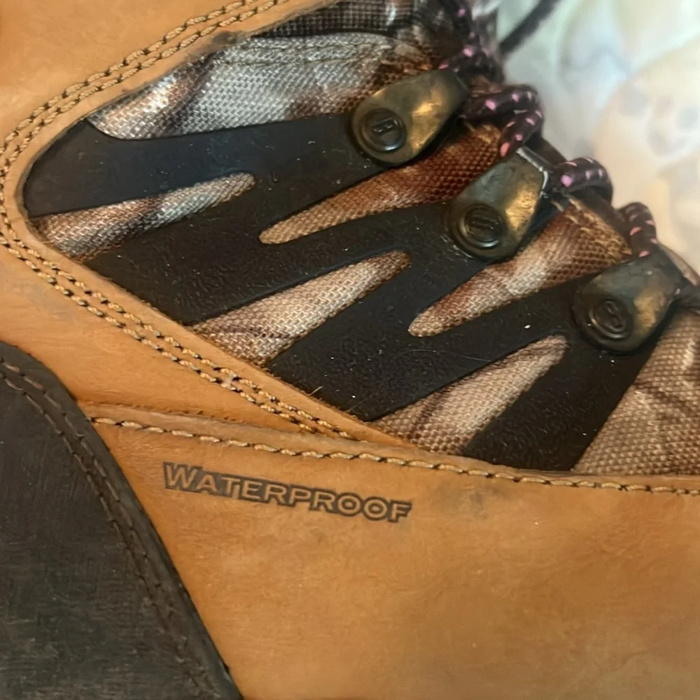 Bushnell size 8 Boots - Picture 7 of 7